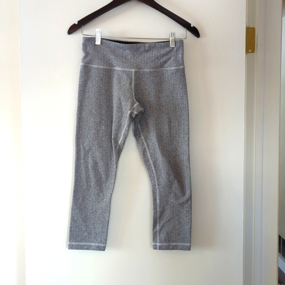 Lululemon herringbone 3/4 length leggings, size 6